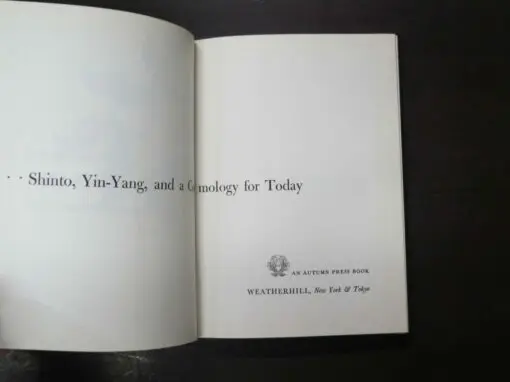 Nahum Stiskin, The Looking-Glass God, Shinto, Yin-Yang, and a Cosmology for Today, with illustrations by Maurice Owen - Image 7