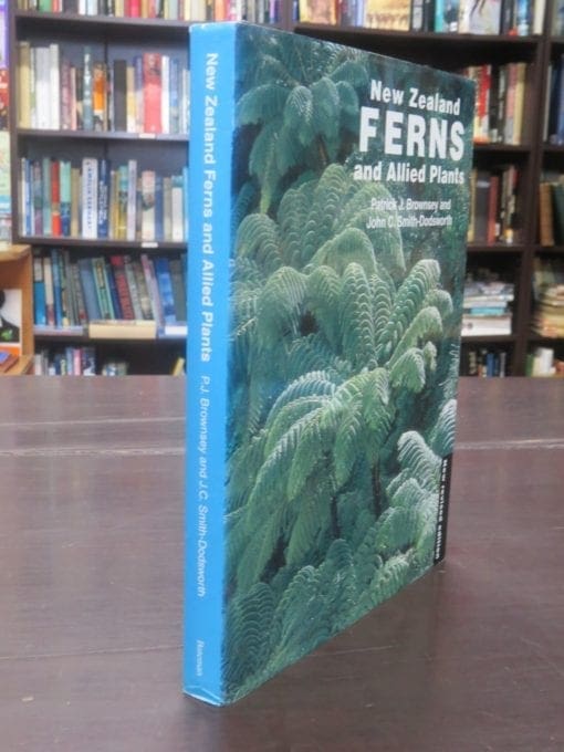 Patrick J. Brownsey, John C. Smith-Dodsworth, New Zealand Ferns and Allied Plants, New Revised Edition - Image 17