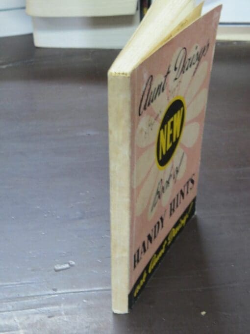 Aunt Daisy, Aunt Daisy's NEW Book of Handy Hints,: 150 pages full of Valuable Hints for the Housewife - Image 10