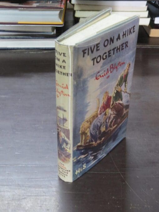 Enid Blyton, Five On A Hike Together, Illustrated by Eileen Soper, 1951 - Image 13