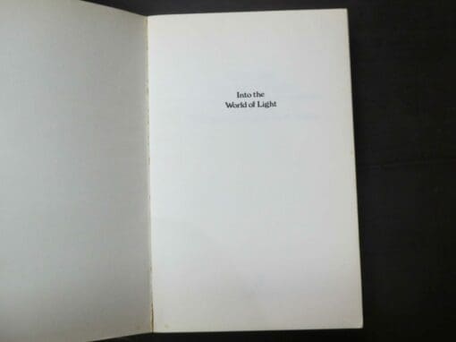 Witi Ihimaera, D. S. Long, eds., Into the World of Light, An Anthology of Maori Writing - Image 7